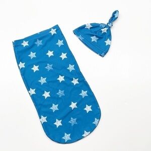 Itzy Ritzy Cocoon and Hat Swaddle Set in Blue Stars Print
